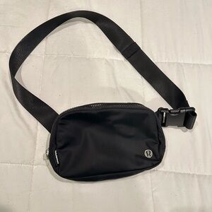 Authentic Lululemon belt bag/like new